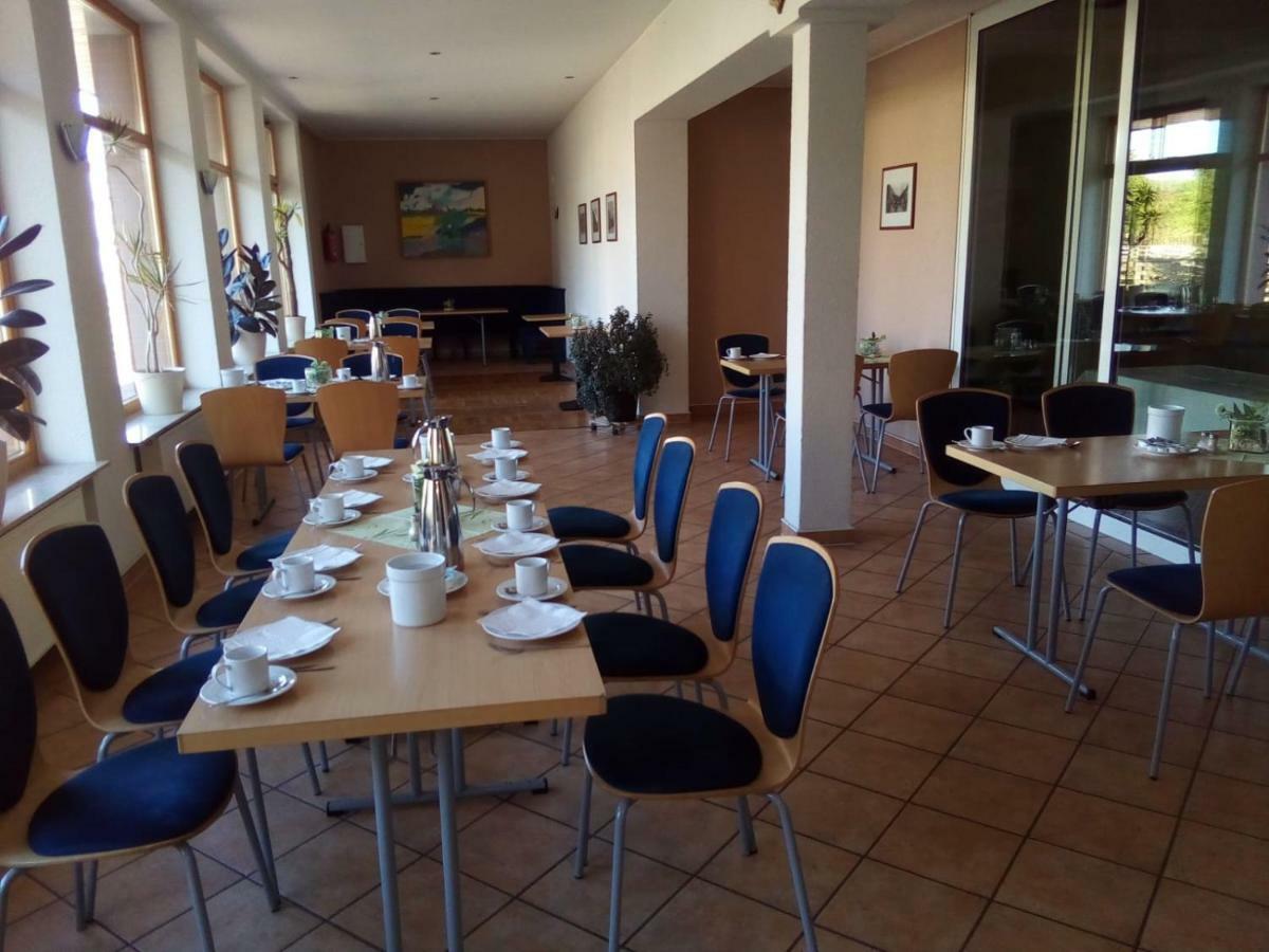 Hotel Am Bahnhof Waren  Zewnętrze zdjęcie