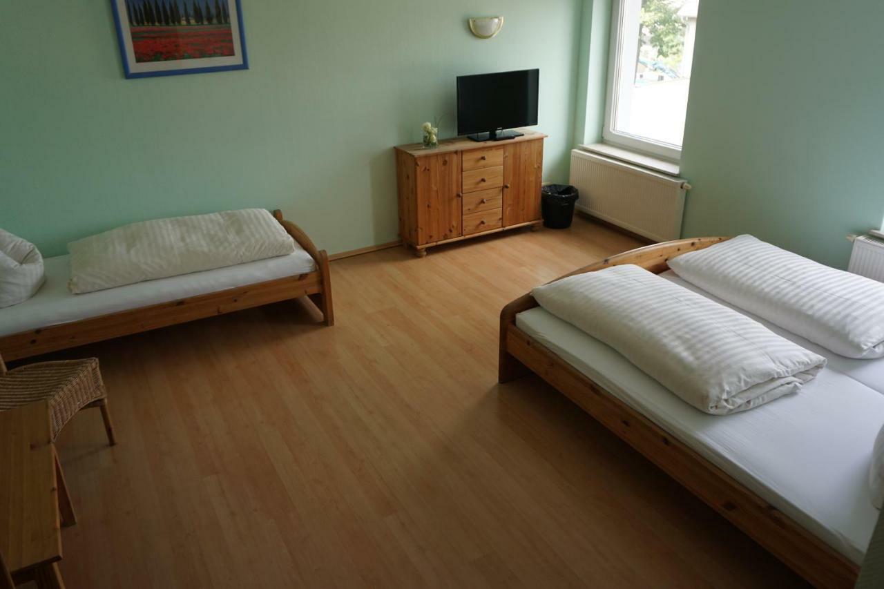 Hotel Am Bahnhof Waren  Zewnętrze zdjęcie