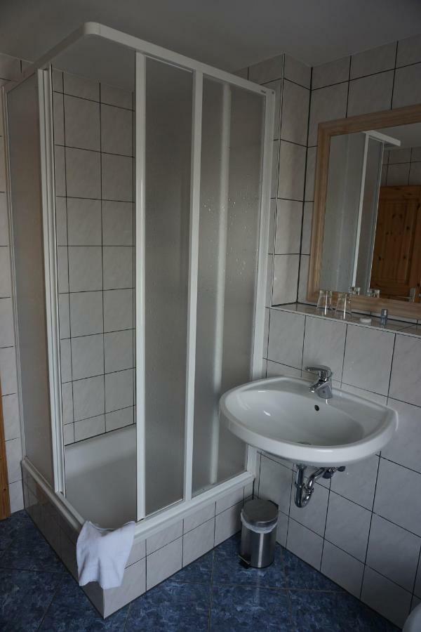 Hotel Am Bahnhof Waren  Zewnętrze zdjęcie